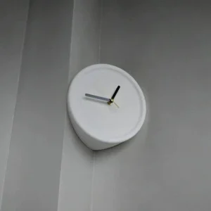 Minimalistisk Analogt Hjørne Vægur - Lydløst Vægur - Vægkunst - Ø20cm